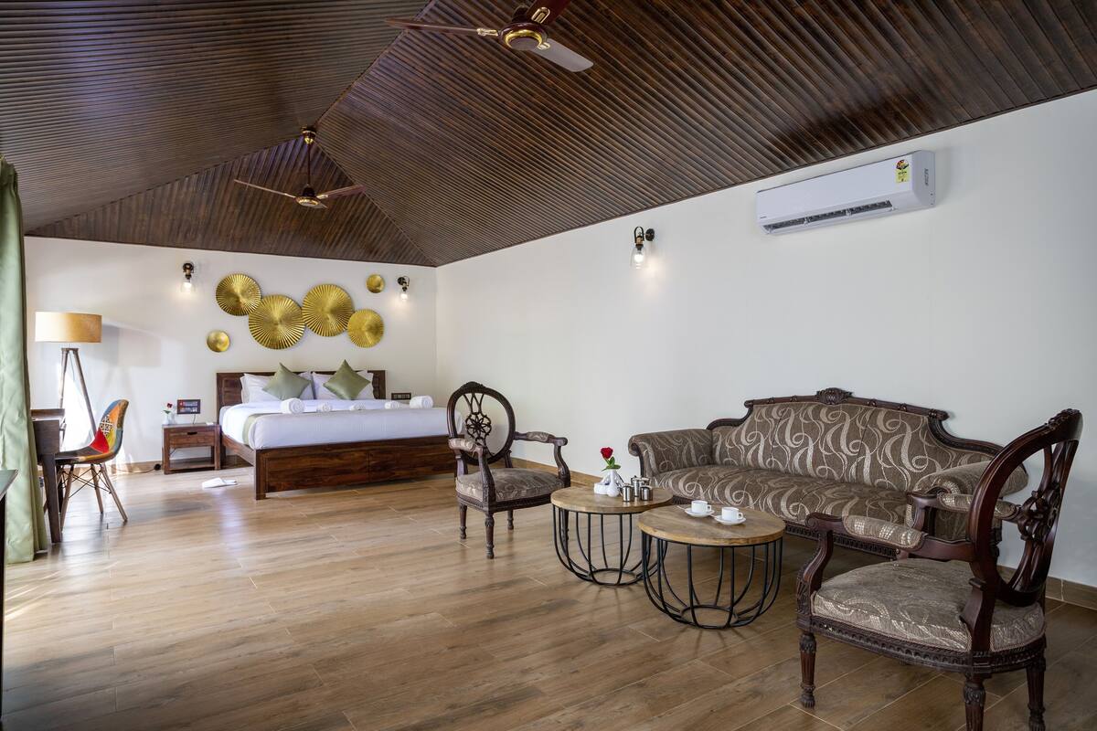 Phòng đôi Cao cấp, 1 phòng ngủ, có phòng tắm riêng, quang cảnh hồ bơi | Quang cảnh resort