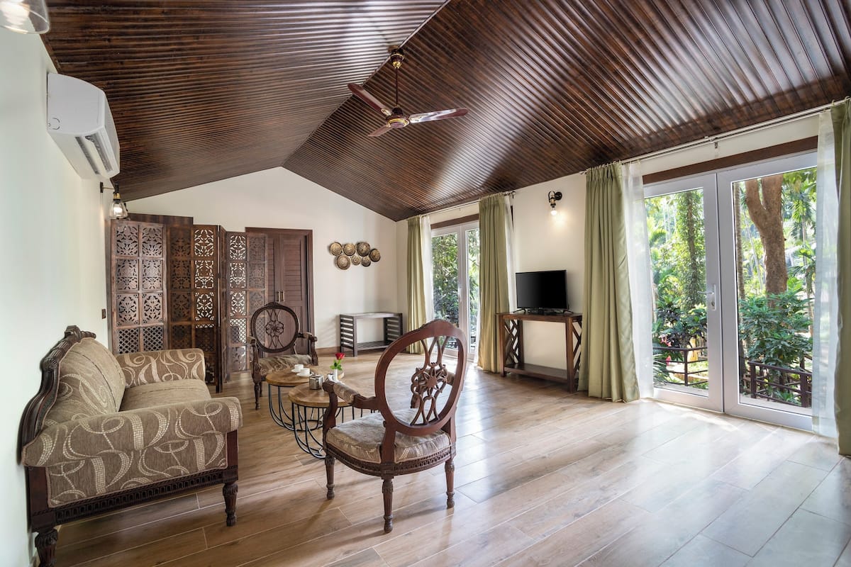 suite room | 1 bedroom, in-room safe, desk, blackout curtains