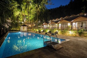 Outdoor pool, sun loungers