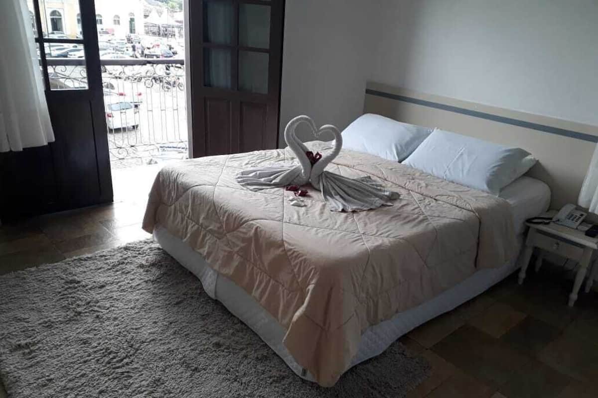 Panoramic Studio Suite | Hypo-allergenic bedding, in-room safe, blackout curtains, free WiFi