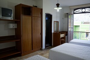 Habitación triple estándar, 3 camas individuales | Ropa de cama hipoalergénica y caja de seguridad en la habitación 
