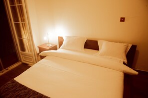 3 bedrooms, iron/ironing board, WiFi