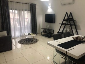Dining - This lodge in Abidjan. (Abidjan)