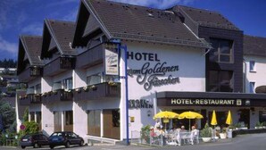 Front of property - Hotel Zum Goldenen Fässchen (Daun)