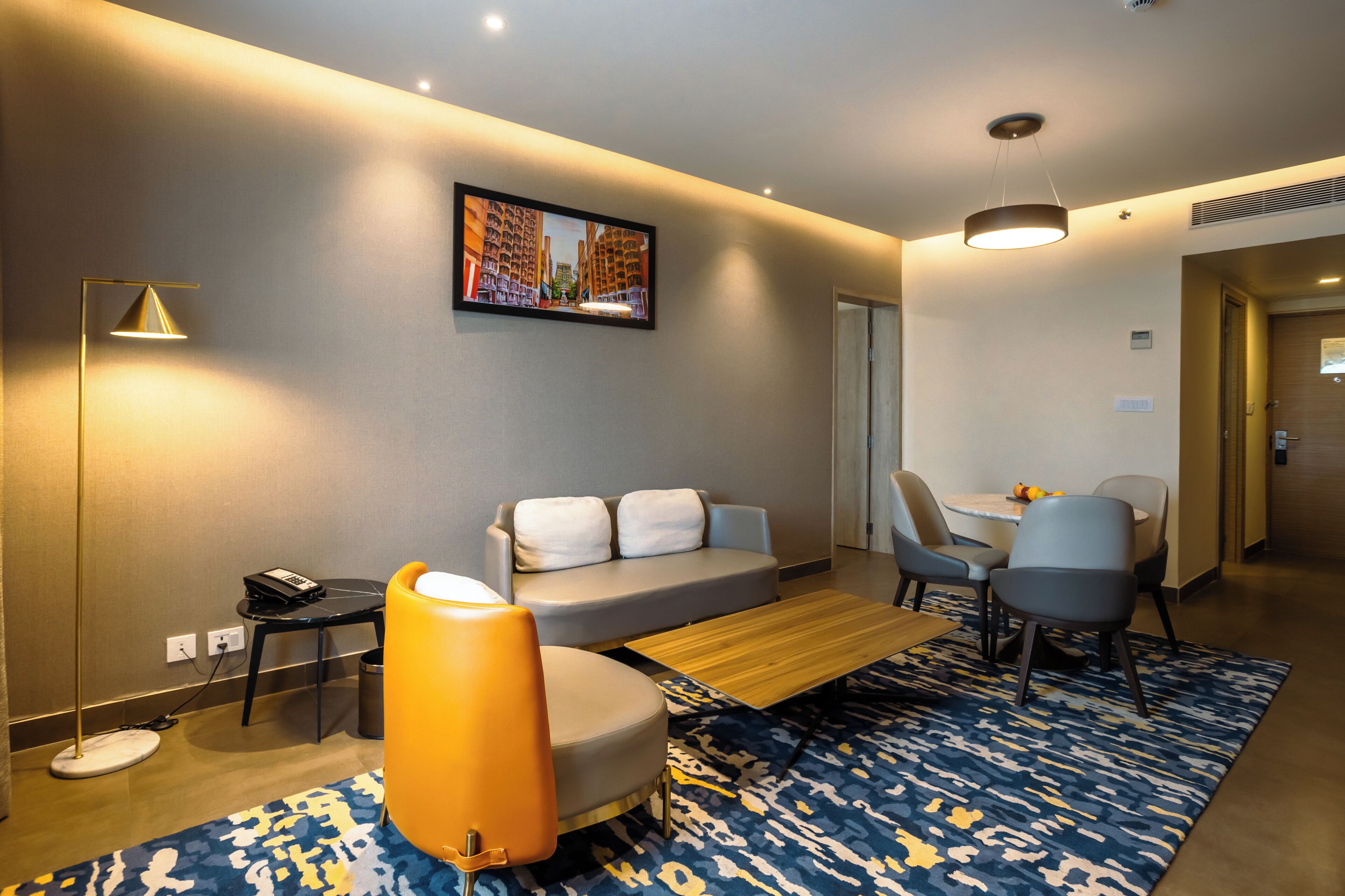 Premium Suite, 1 King Bed, Non Smoking | Hypo-allergenic bedding, minibar, in-room safe, desk