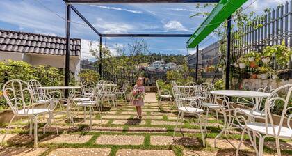 Famille d'accueil Dinh BáșŁo ÄáșĄi, vue viewp, rng thĂŽng rng há»ng