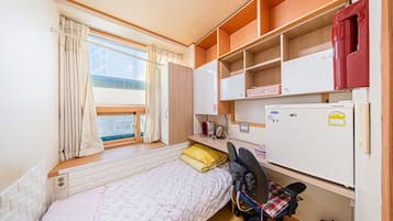 Desk, laptop workspace, iron/ironing board, free WiFi
