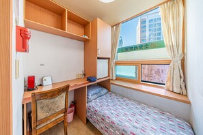 Phòng đơn Economy, chỉ dành cho nam, không hút thuốc, phòng tắm dùng chung | Bàn, khu vực làm việc phù hợp cho laptop, bàn ủi/dụng cụ ủi quần áo 