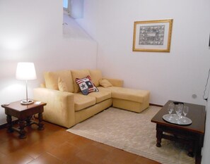 Living room - Germanico's House (Rome)