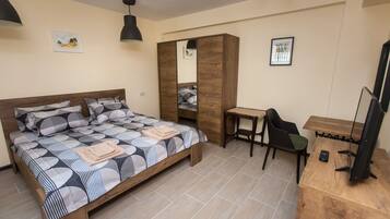 1 Schlafzimmer, laptopgeeigneter Arbeitsplatz, Verdunkelungsvorhänge