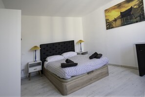 2 habitaciones, tabla de planchar con plancha y wifi gratis 