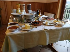 Daily local cuisine breakfast for a fee - EkoTurizem Hudičevec (Postojna)