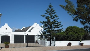Front of property - Peak Village Lodge (Cape Town)