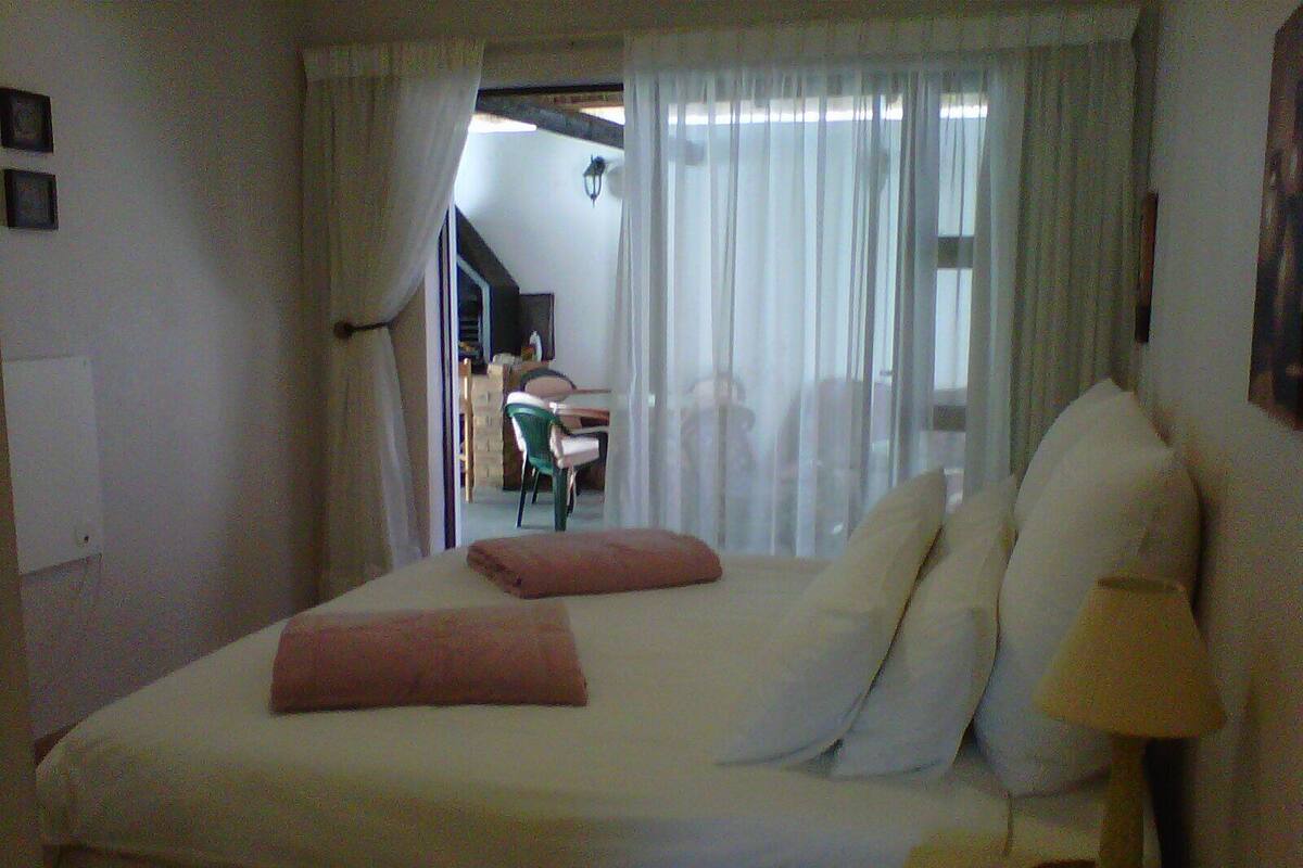 Habitación Deluxe doble (1) | Cortinas opacas, wifi gratis, ropa de cama