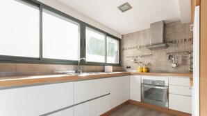 Kaffetrakter/tekoker, kjøleskap, mikrobølgeovn og ovn