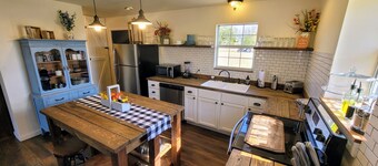 Kom og bo i en vakkert dekorert 2B / 1B i pumpjack-hovedstaden i Texas!