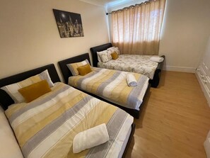 3 bedrooms, iron/ironing board, free WiFi, bed sheets - HOLIDAY HOME FOR YOU (London)