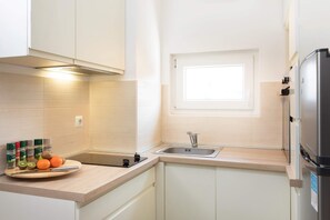 Apartment (0 Bedroom) | Private kitchen