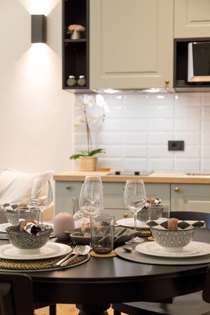อพาร์ทเมนท์ (1 Bedroom) | 1 ห้องนอน, โต๊ะทำงาน, พื้นที่ทำงานแบบใช้แล็ปท็อป, เตารีด/โต๊ะรีดผ้า
