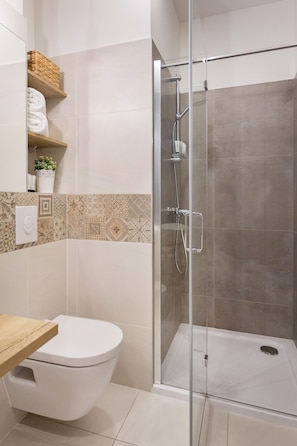Shower, hair dryer, towels, soap - Cozy and Central Studio Near City Park Zrinjevac! (Zagreb)