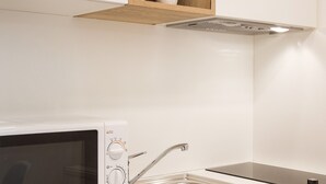 Apartment (0 Bedroom) | Private kitchen | Mini-fridge, microwave, electric kettle, cookware/dishes/utensils - Cozy and Central Studio Near City Park Zrinjevac! (Zagreb)