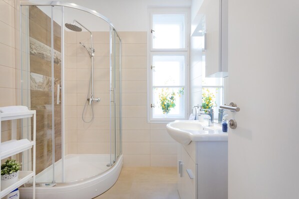 Apartment (0 Bedroom) | Bathroom - Cute Studio With Beautiful Balcony in the Center! (Zagreb)