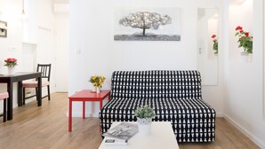 Unclassified image, 4 of 21, button - Cute Studio With Beautiful Balcony in the Center! (Zagreb)