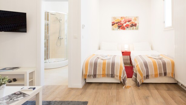 Unclassified image, 1 of 21, button - Cute Studio With Beautiful Balcony in the Center! (Zagreb)