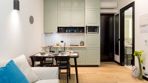 Apartment (0 Bedroom) | Dining