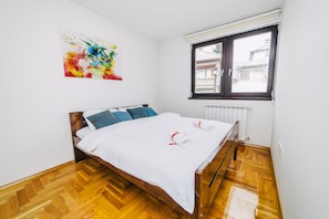 Huis (3 Bedrooms) | 3 slaapkamers, een bureau, een laptopwerkplek