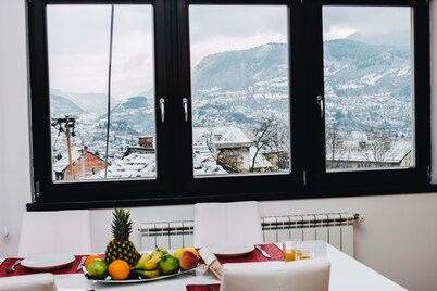 Luxury 3 Story House- Best View