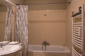 Apartment (1 Bedroom) | Bathroom