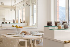 奢華公寓 (3 Bedrooms) | 私人廚房 | 雪櫃、焗爐、咖啡機/沖茶器、電熱水壺