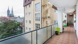 Apartment (1 Bedroom) | Ausblick vom Zimmer