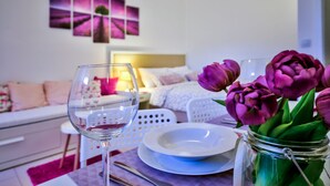 Room - Modern Duplex Close to City Center- Free Parking (Zagreb)