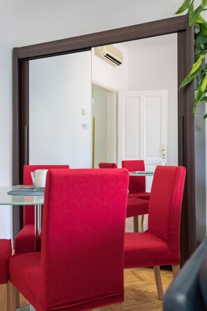 Departamento (2 Bedrooms) | Cocina privada | Refrigerador, microondas, horno y parrilla de estufa 