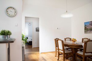 Căn hộ (3 Bedrooms) | Bếp riêng | Tủ lạnh, lò vi sóng, lò nướng, bếp nấu 