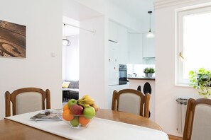 Apartment (3 Bedrooms) | Private kitchen | Fridge, microwave, oven, stovetop - Modern Spacious 3bdr Apartment in Heart of Zagreb (Zagreb)