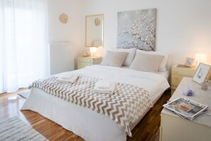 2 bedrooms, desk, laptop workspace, blackout drapes - Spacious 2bdr Apartment With Beautiful Terrace (Zagreb)