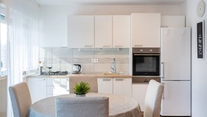 Apartment (2 Bedrooms) | Private kitchen | Fridge, microwave, oven, stovetop - Spacious 2bdr Apartment With Beautiful Terrace (Zagreb)