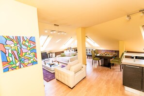 Loft (2 Bedrooms) | 2 habitaciones, escritorio y insonorización 