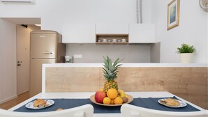 Apartment (1 Bedroom) | Dining