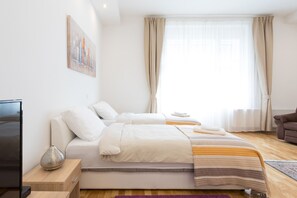 Room - Spacious and Modern Central Triplex- Free Parking! (Zagreb)