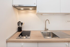 Studio (0 Bedroom) | Eigene Küche | Kühlschrank, Ofen, Herdplatte, Wasserkocher