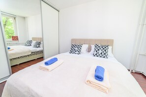 1 habitación, tabla de planchar con plancha, wifi gratis y ropa de cama 