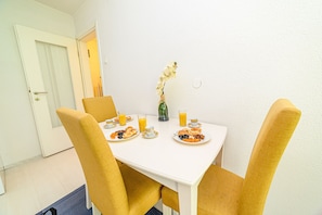 Dining - Beautiful Cozy Studio Close to City Center (Sarajevo)