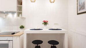 Apartment (1 Bedroom) | Private kitchen | Oven, stovetop, cookware/dishes/utensils - Bright and Spacious Apartment in the City Center! (Zagreb)
