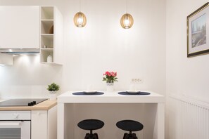 아파트 (1 Bedroom) | 전용 주방 | 오븐, 쿡탑, 조리 도구/접시/주방 기구