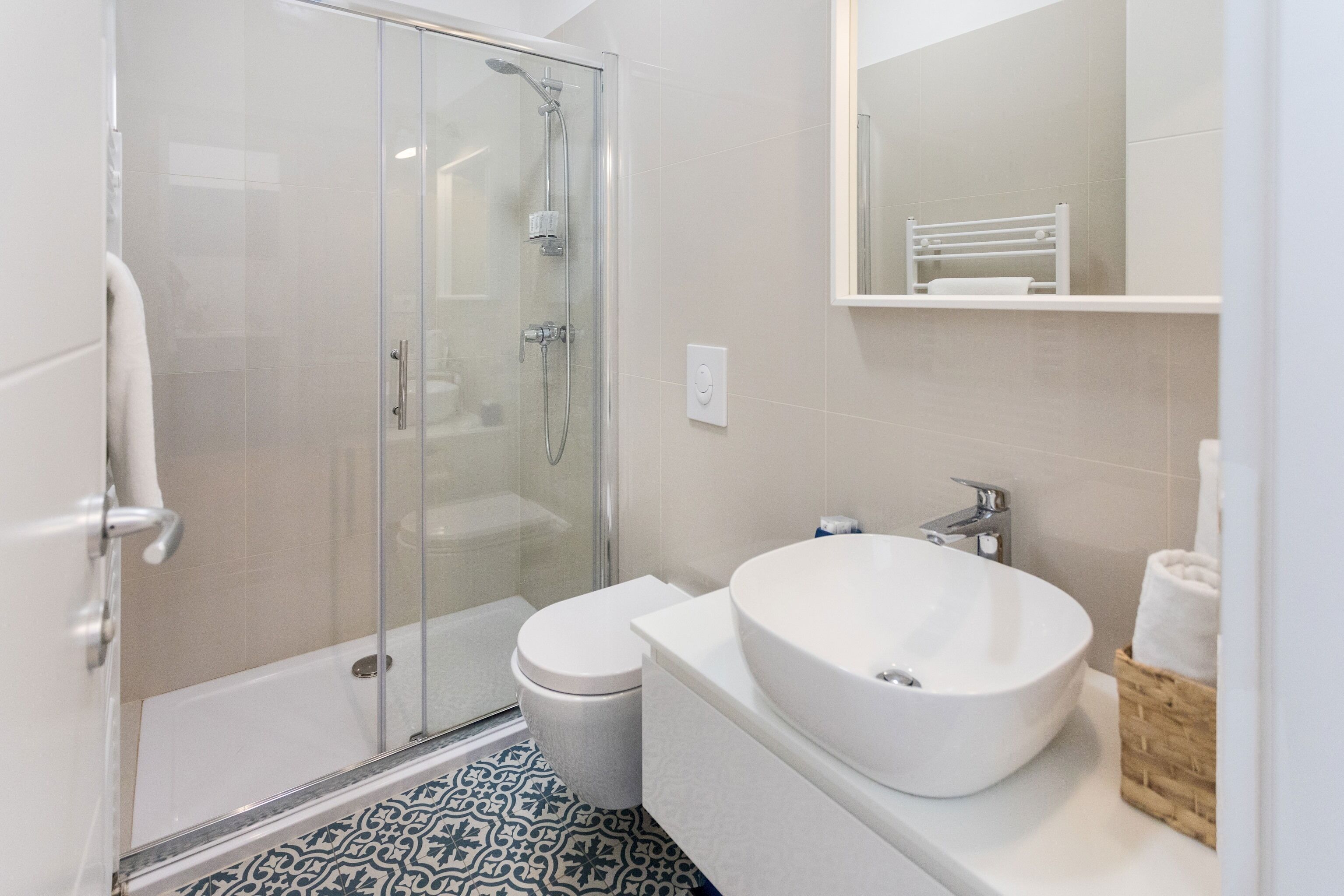 Studio (0 Bedroom) | Bathroom | Shower, free toiletries, hair dryer, towels