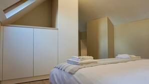 1 chambre, fer et planche à repasser, draps fournis